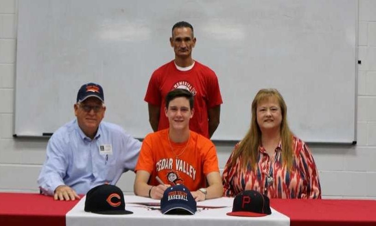 Holman Signs Baseball LOI