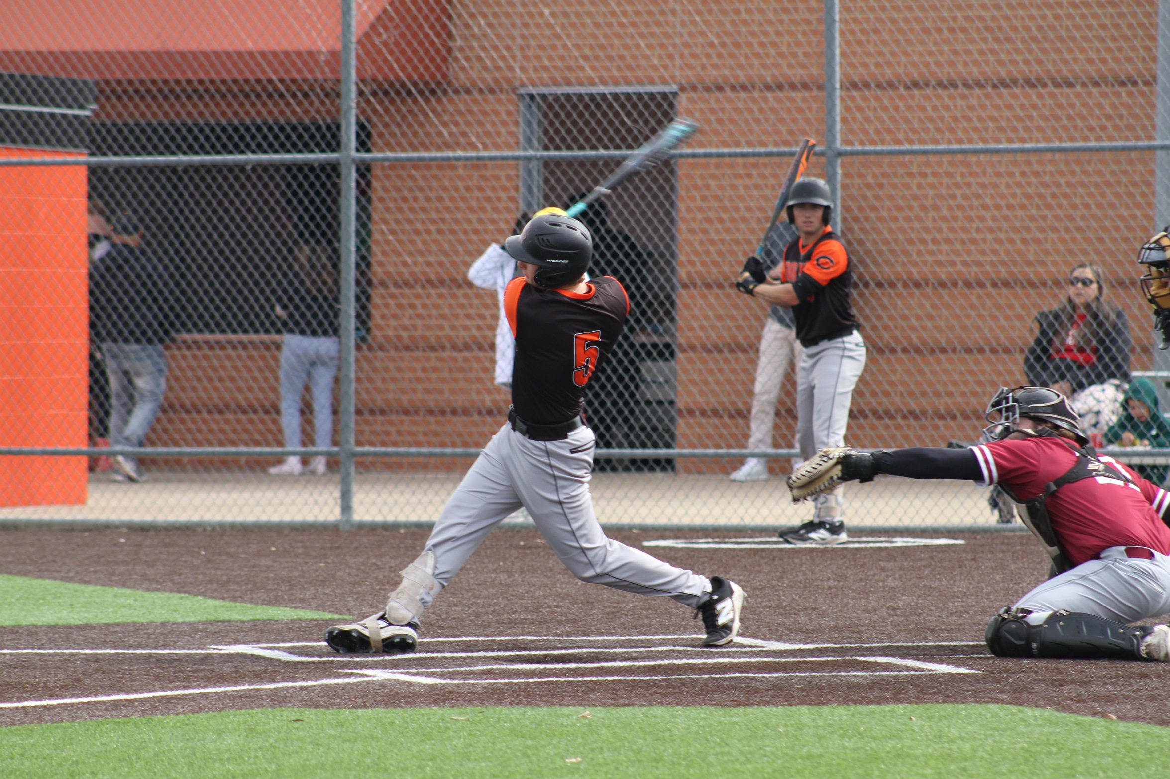 Suns Knock Off No. 3 Harvester Bees