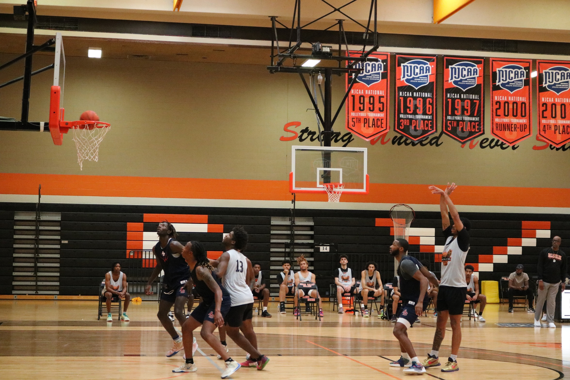Suns MBB Face ABU in Scrimmage