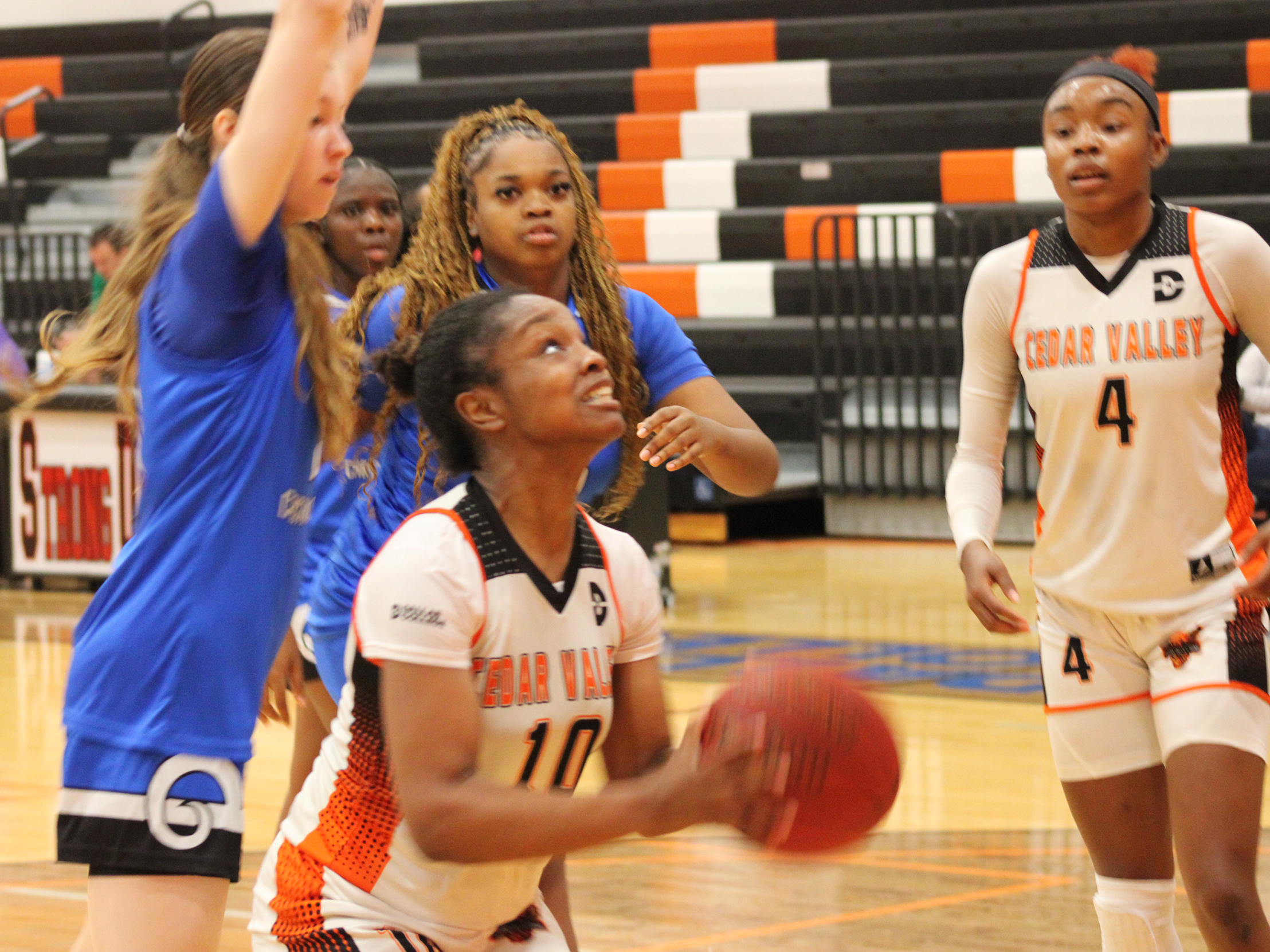 Women's Basketball Wins 8th Straight